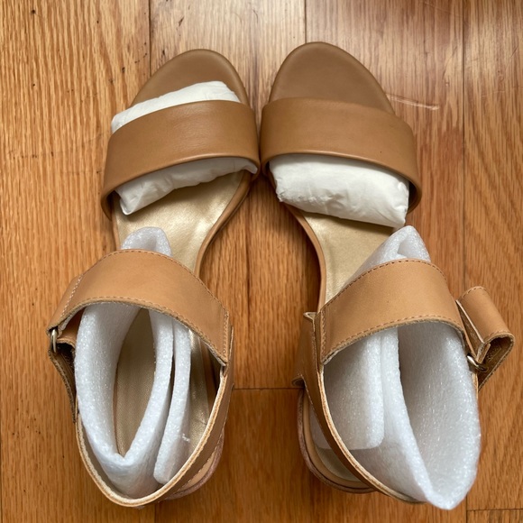 Stuart Weitzman Broadband - Picture 3 of 5